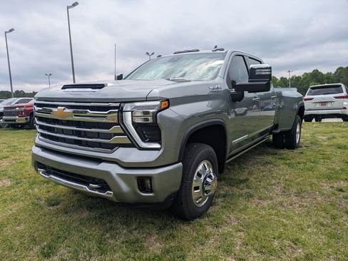 New 2026 Chevrolet Silverado 3500 High Country w/ Technology Package AWD/4WD image 5