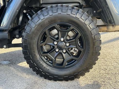 Used 2022 Jeep Gladiator Sport image 11