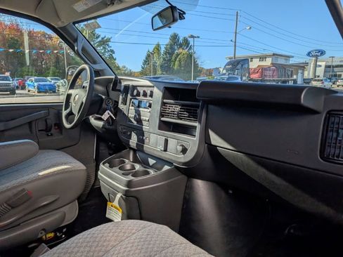 New 2025 Chevrolet Express 3500 image 13