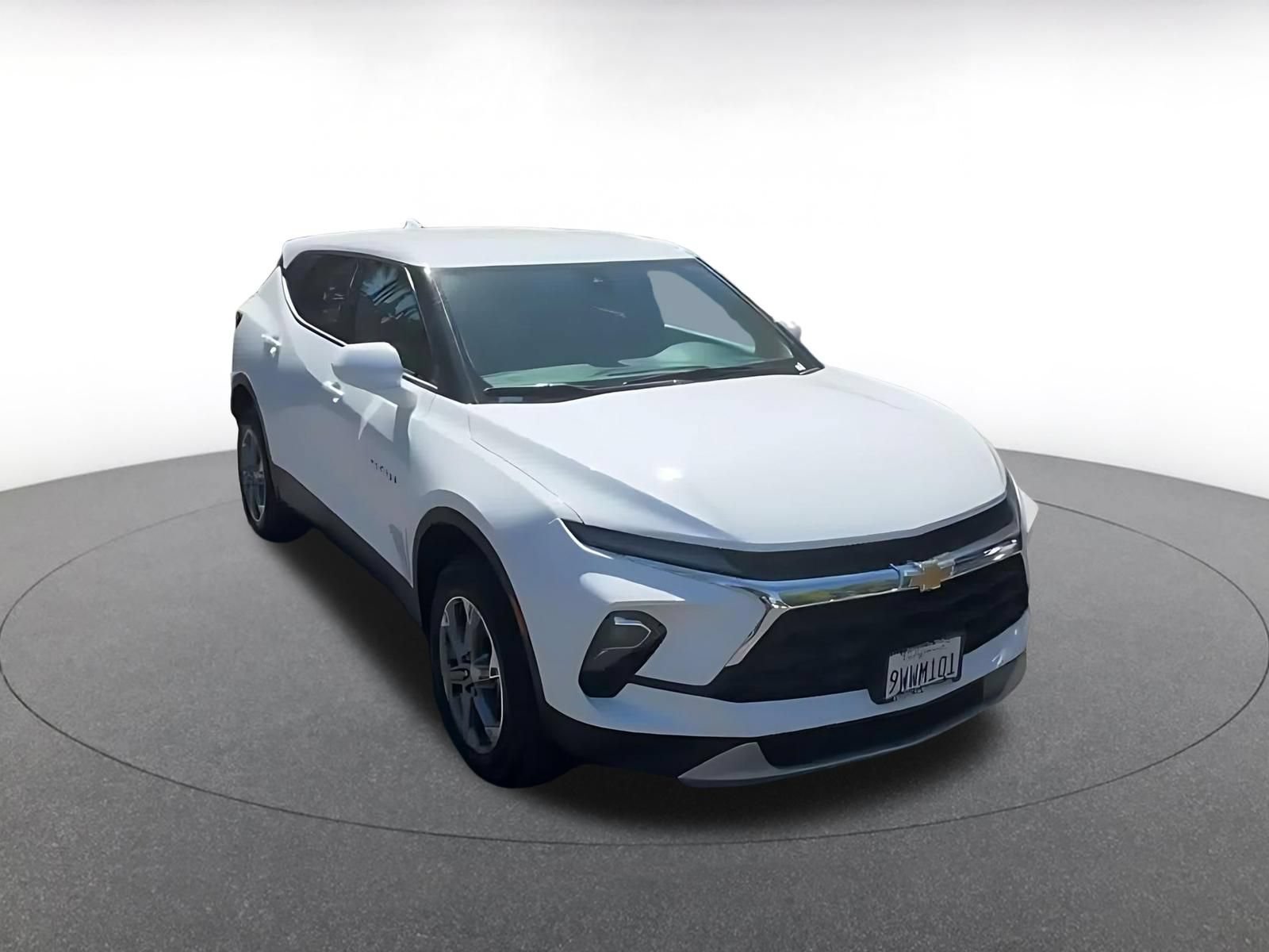 Used 2026 Chevrolet Blazer LT FWD image 3