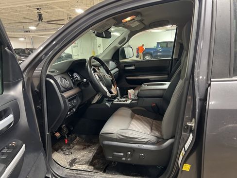 Used 2020 Toyota Tundra SR5 w/ SR5 Convenience Package image 5