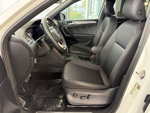 Used 2023 Volkswagen Tiguan SE R-Line FWD image 5