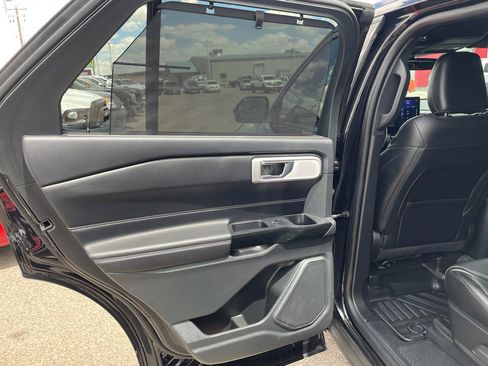 Used 2022 Ford Explorer ST w/ ST Street Pack image 21