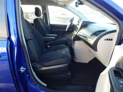 Used 2018 Dodge Grand Caravan SE w/ UConnect Hands-Free Group image 15