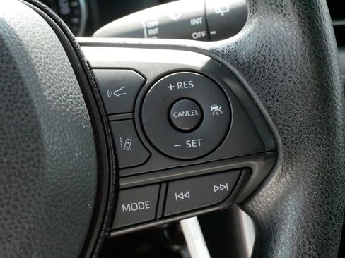 Used 2021 Toyota RAV4 LE w/ Carpet Mat Package (TMS) AWD/4WD image 25
