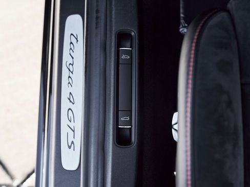 Used 2019 Porsche 911 Targa 4 GTS image 33