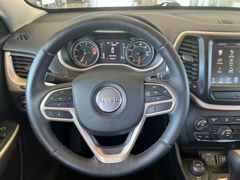 Used 2017 Jeep Cherokee Latitude w/ Cold Weather Group image 23