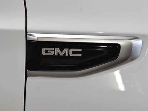 Used 2024 GMC Yukon XL Denali AWD/4WD image 16