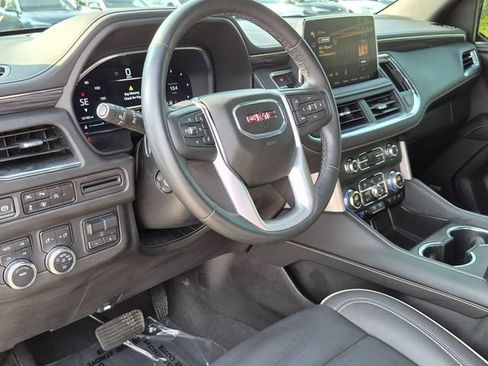 Used 2024 GMC Yukon SLT w/ SLT Luxury Package AWD/4WD image 7