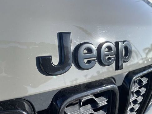 Used 2022 Jeep Grand Cherokee Laredo X image 31