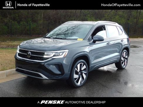 Used 2024 Volkswagen Taos SEL image 1