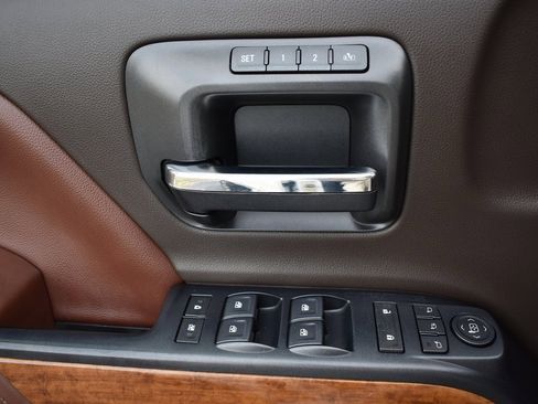 Used 2018 Chevrolet Silverado 1500 High Country image 11