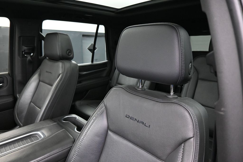 Used 2021 GMC Yukon Denali w/ Denali Premium Package AWD/4WD image 13