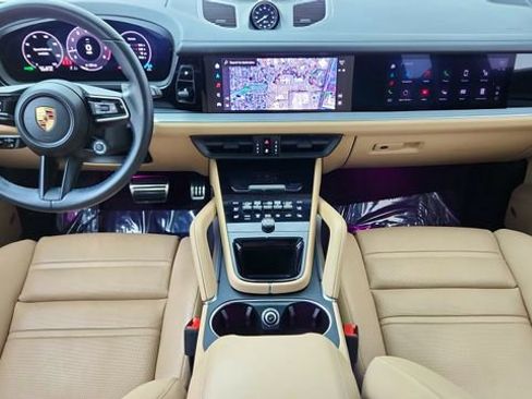 Used 2025 Porsche Cayenne Coupe AWD/4WD image 19