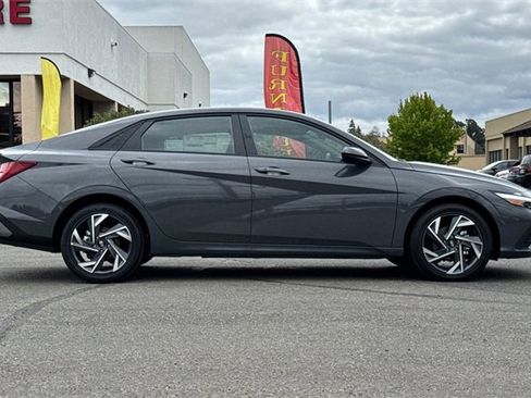 New 2025 Hyundai Elantra SEL image 5