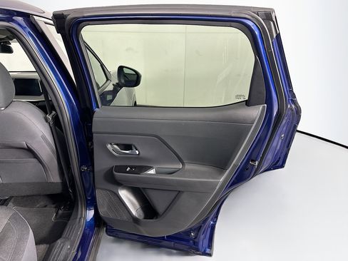 Used 2025 Nissan Kicks SV image 28