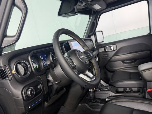 Used 2025 Jeep Wrangler Unlimited Sahara AWD/4WD image 24