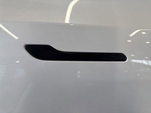 Used 2021 Tesla Model Y Long Range image 18