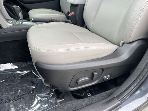 Used 2017 Subaru Forester 2.5i Limited AWD/4WD image 18