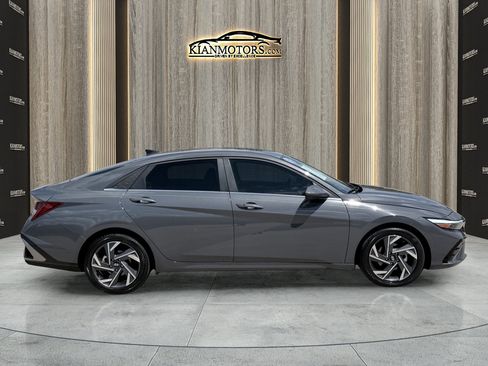 Used 2025 Hyundai Elantra SEL FWD image 7