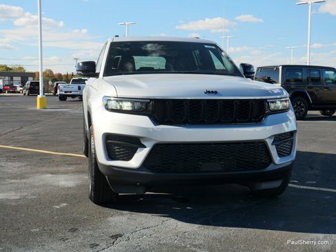 New 2025 Jeep Grand Cherokee Altitude image 17