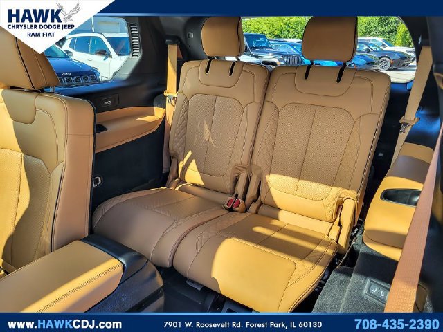 Used 2023 Jeep Grand Cherokee L Summit AWD/4WD image 12
