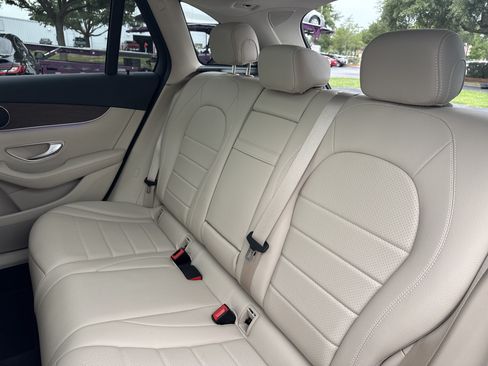 Used 2022 Mercedes-Benz GLC 300 image 27