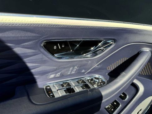 Used 2023 Bentley Flying Spur W12 image 24
