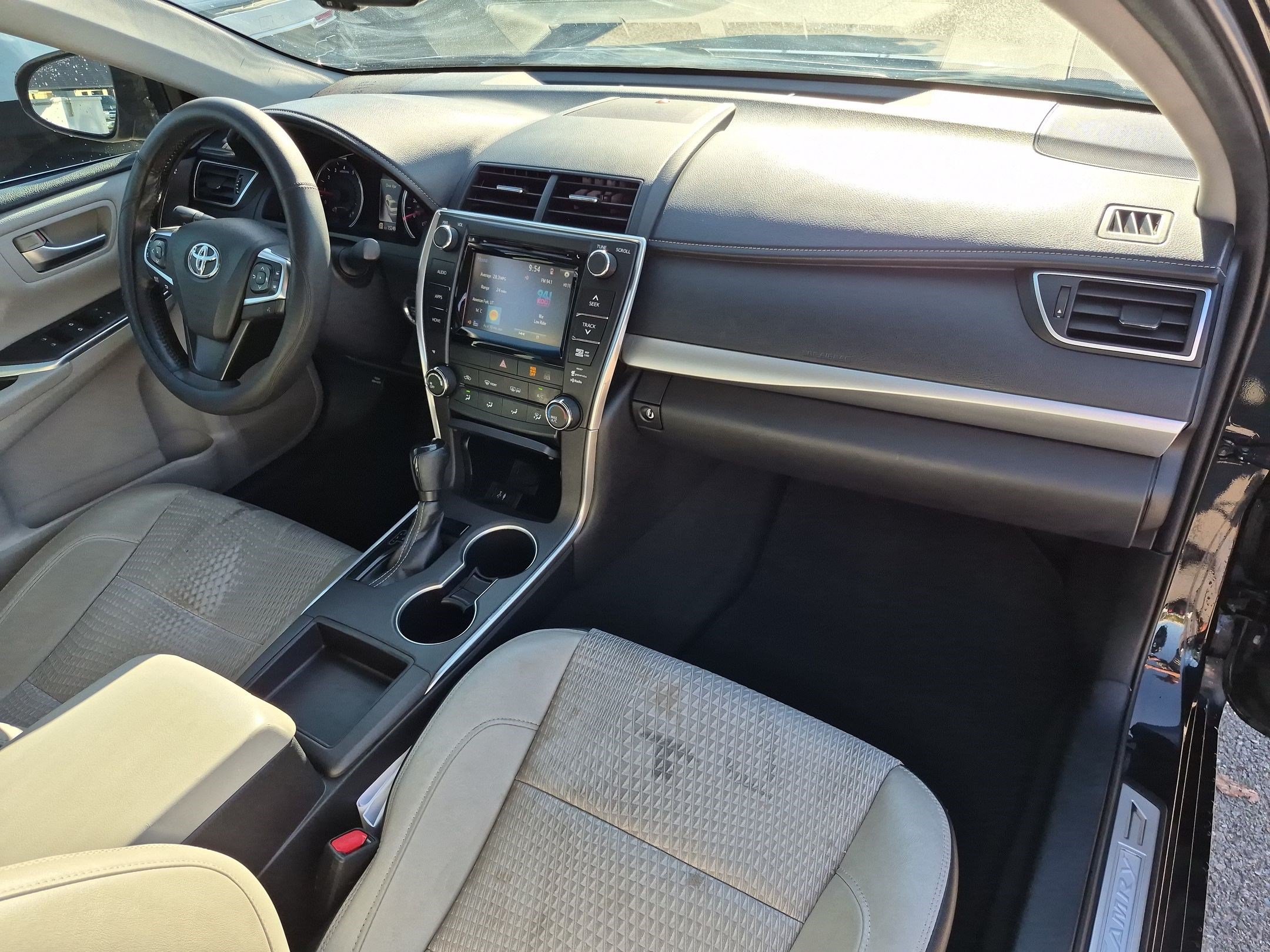 Used 2015 Toyota Camry SE w/ Moonroof Package FWD image 32