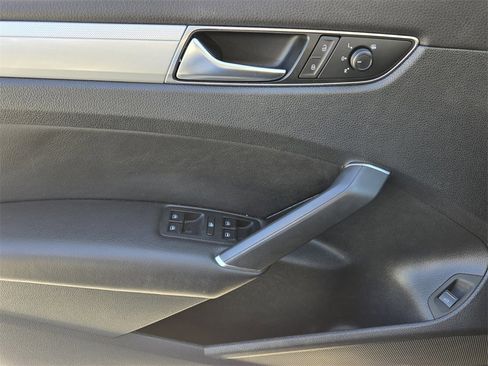 Used 2019 Volkswagen Passat 2.0T Wolfsburg w/ Wheels & Sunroof Package image 30
