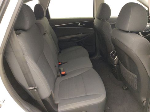 Used 2019 Kia Sorento FWD V6 image 19