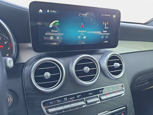 Used 2022 Mercedes-Benz GLC 300 4MATIC Coupe image 21