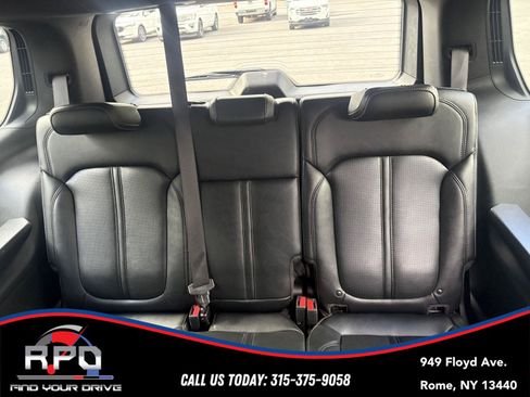 Used 2022 Jeep Wagoneer Series III AWD/4WD image 29