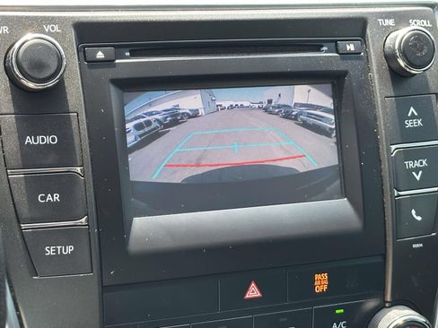 Used 2017 Toyota Camry LE FWD image 11