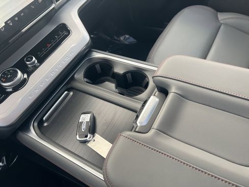 New 2025 Ford Expedition Active image 35