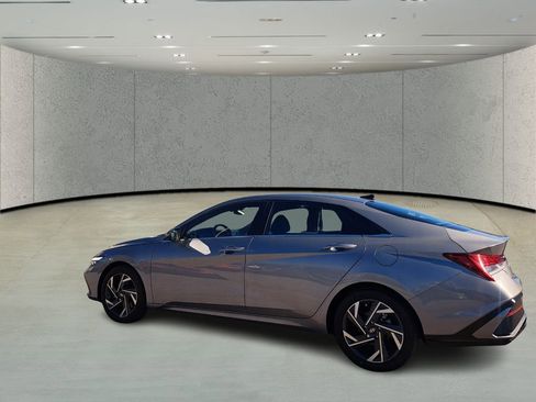 Used 2025 Hyundai Elantra SEL image 7
