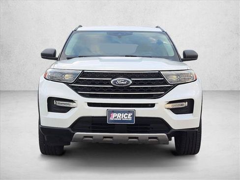 Used 2020 Ford Explorer XLT w/ Equipment Group 202A RWD image 2