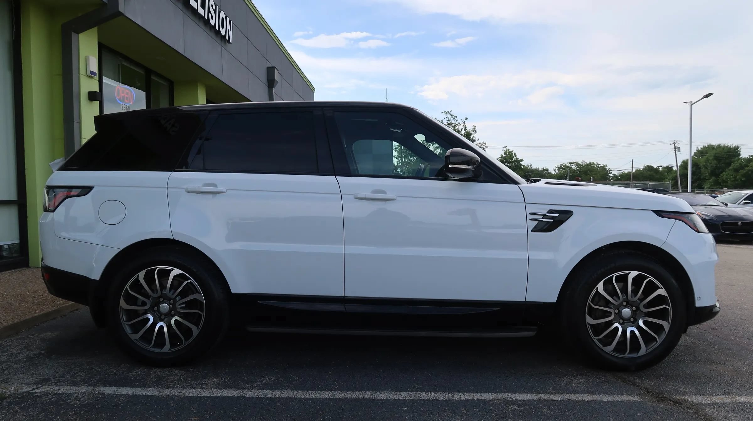 Used 2018 Land Rover Range Rover Sport HSE AWD/4WD image 8