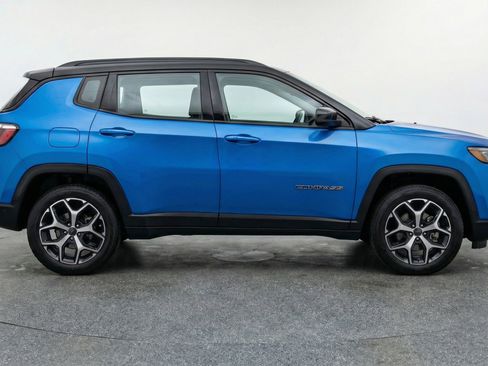 Used 2025 Jeep Compass Limited AWD/4WD image 11