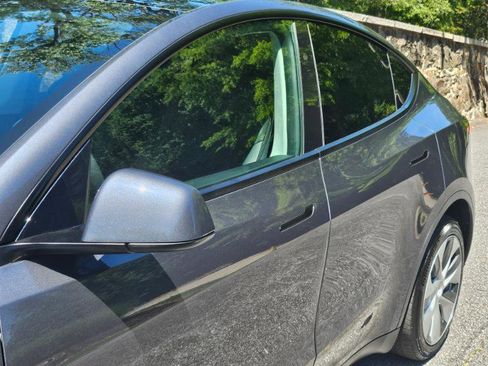 Used 2023 Tesla Model Y Long Range AWD/4WD image 23