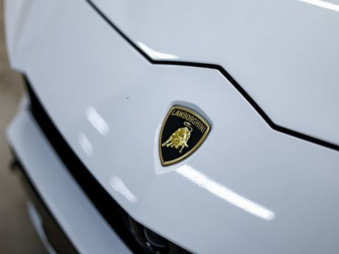 Used 2021 Lamborghini Urus AWD/4WD image 3