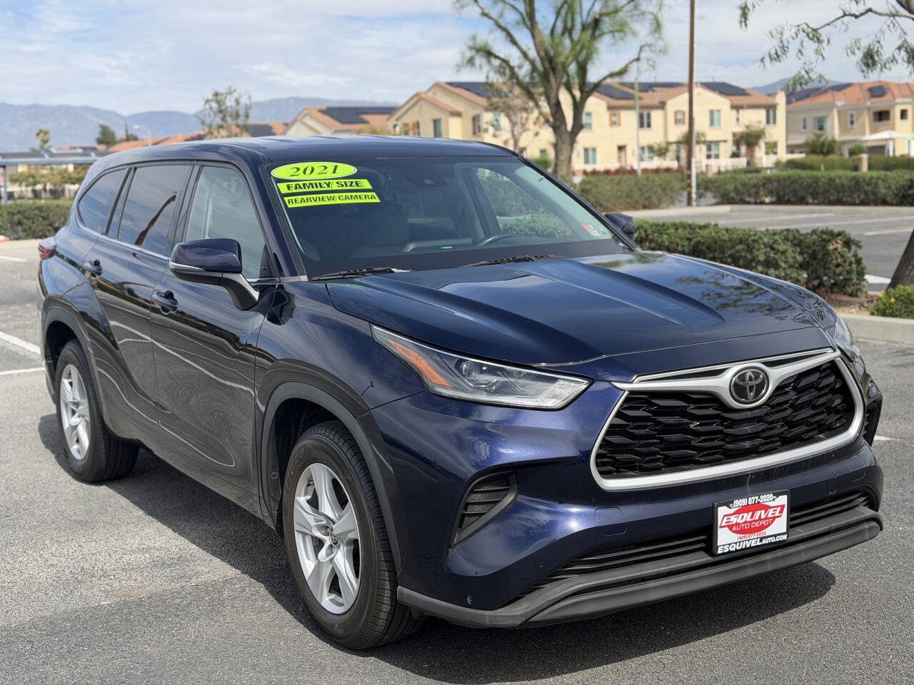 Used 2021 Toyota Highlander L FWD image 1