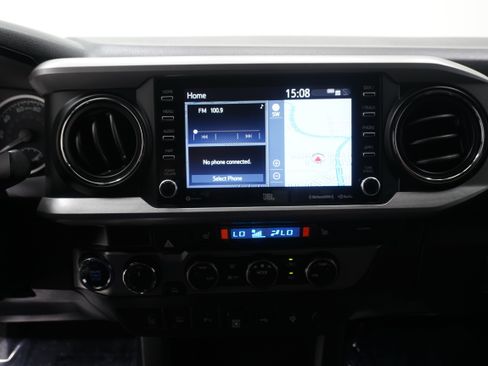 Used 2020 Toyota Tacoma Limited AWD/4WD image 21