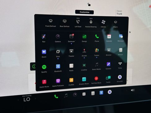 Used 2023 Tesla Model 3 Standard Range image 12