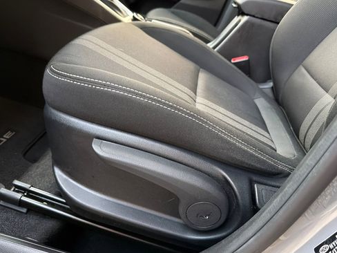 Certified 2023 Hyundai Venue SEL image 15