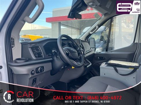 Used 2023 Ford Transit 250 Medium Roof AWD image 10