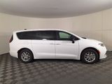 New 2025 Chrysler Pacifica Select image 3