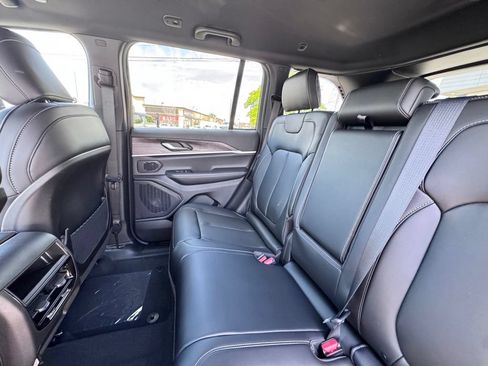 New 2026 Jeep Grand Cherokee Limited AWD/4WD image 16