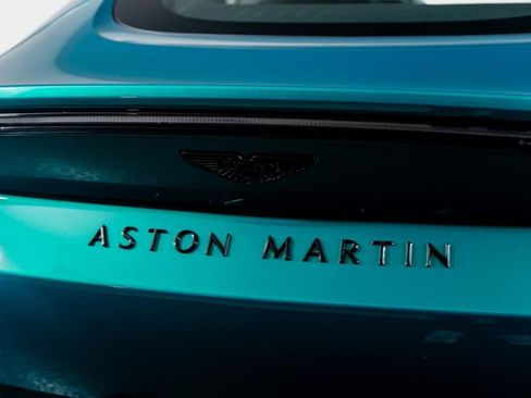 Used 2025 Aston Martin V8 Vantage Coupe image 14