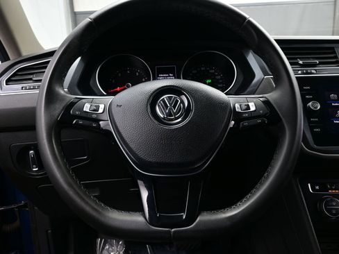 Used 2020 Volkswagen Tiguan SE image 23